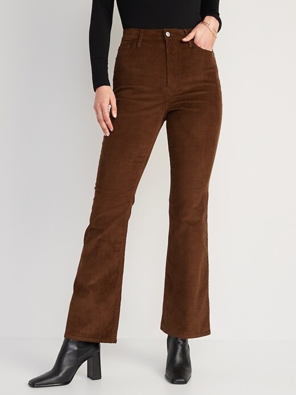 Old Navy Higher High-Rise Corduroy Flare Pants in Brown, Size 6